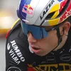 Zieke Wout van Aert waarschijnlijk niet in Ronde van Vlaanderen: 'Als hij zich zondagochtend fit voelt rijdt-ie, maar die kans is klein' 