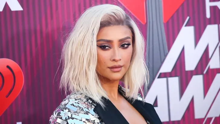 Pretty Little Liars-actrice Shay Mitchell bevallen van een dochter