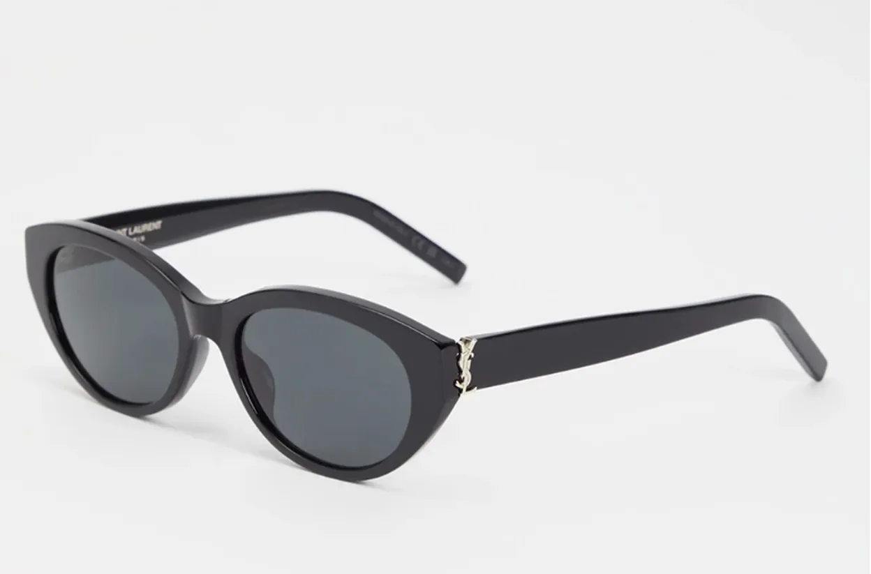 https://www.debijenkorf.nl/d/saint-laurent-cat-eye-zonnebril-slm148-6667038847-666703884700000?query=fh_location%3D%2F%2Fcatalog01%2Fnl_NL%2Fcategories%3C%7Bcatalog01_60%7D%2Fcategories%3C%7Bcatalog01_60_1110%7D%2Fcategories%3C%7Bcatalog01_60_1110_2900%7D%2Fstyle_looks%3E%7Bcat_eye_zonnebrillen%7D