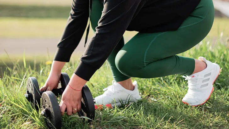 Haal meer uit je uurtje sportschool: dit doet de volgorde van fitnessoefeningen met je resultaat