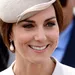 Kate Middleton met pareloorbel