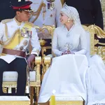 Prins Abdul Mateen en prinses Anisha van Brunei vieren eerste huwelijksjubileum – foto van bruidspaar uit januari 2024.