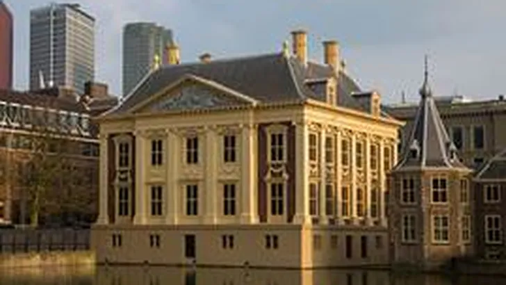 HET MAURITSHUIS
