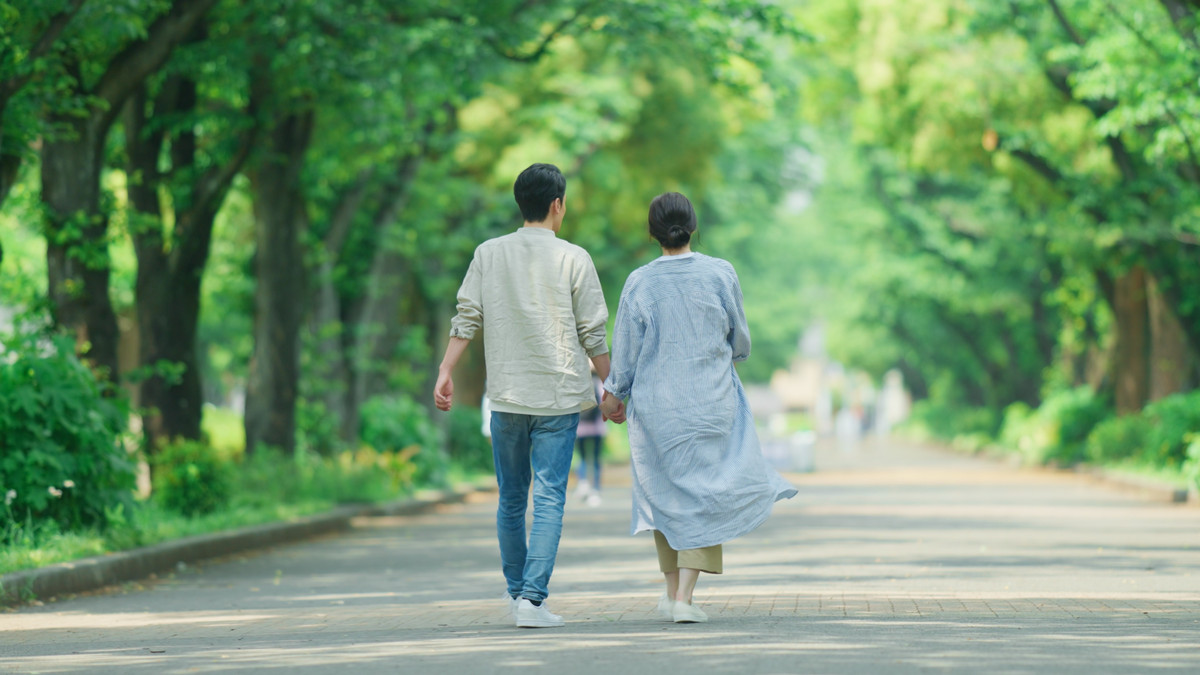 Waarom het tempo van je wandeling zwaarder weegt dan het aantal stappen