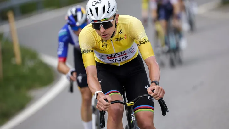 Tadej Pogacar is ook in de Ronde van Romandië ongenaakbaar, maar na de voorlaatste etappe zagen we hem ook zwaar vermoeid over de meet komen. Dat had een specifieke reden: de klimmersvorm kan nog beter.
