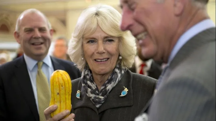 Wat houdt Camilla nu weer eens vast?