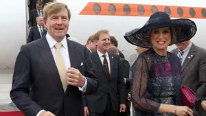 'Koning vliegt altijd in het openbaar belang'