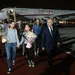 Spionnengezin bij aankomst in Rusland