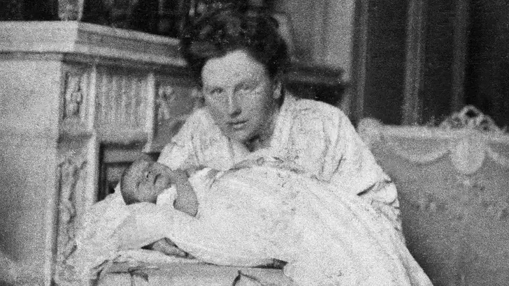 Wilhelmina met Juliana 1909