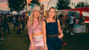 Anne en Esther Vedder bij Coachella
