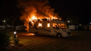 De verborgen valkuil van je camperdeur: zo voorkom je dat je bij brand als rat in de val zit
