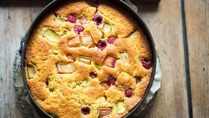 Rabarbercake met frambozen