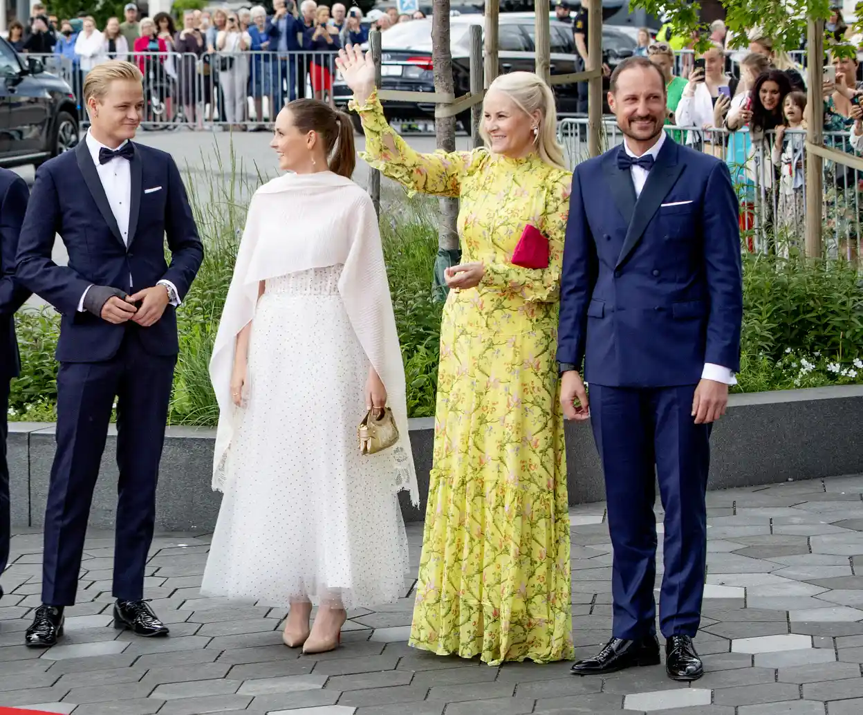 Marius Borg Høiby, prinses Ingrid Alexandra, prinses Mette-Marit en kroonprins Haakon bij de 18e verjaardag van prinses Ingrid Alexandra, juni 2022.