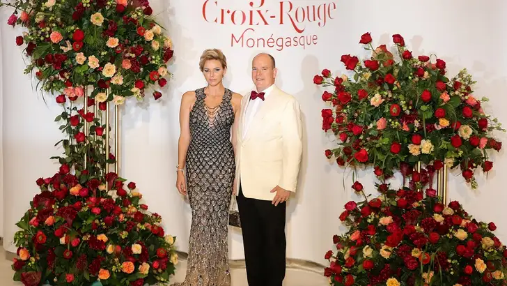 Monaco straalt op het 70ste Rode Kruis Gala