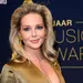 Chantal Janzen tijdens een rode loper event.