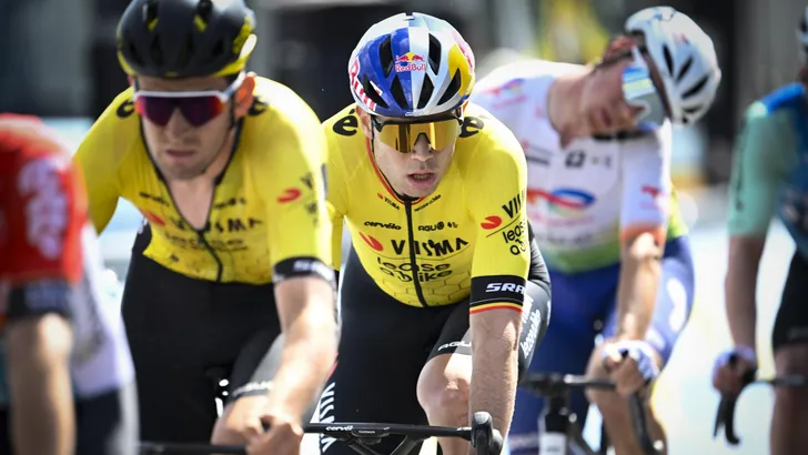 wout van aert en tiesj benoot samen op de fiets