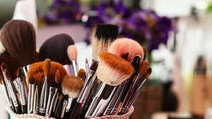 Makeup Brushes, workplace makeup artist