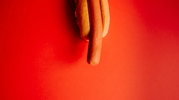 Man schiet zichzelf in kruis tijdens overval op hotdog-kraam