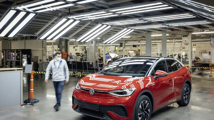 Volkswagen legt EV-fabrieken stil vanwege Oekraïne-crisis