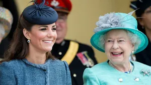 Je raadt nooit wat Kate Middleton de koningin ooit cadeau gaf