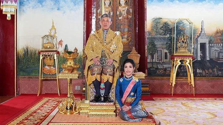Thaise koning zet bijvrouw alweer aan de kant
