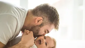 Onderzoek: Naast vrouwen worden ook mannen dikker na het krijgen van een kind