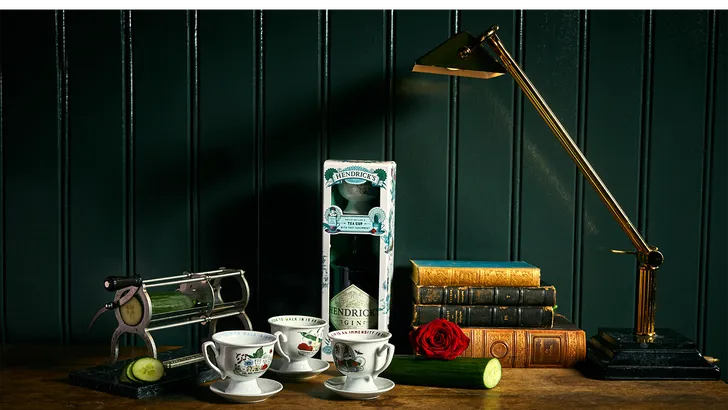 Luxe cadeau-idee: limited edition giftpack met gin & theekop van Hendrick's Gin