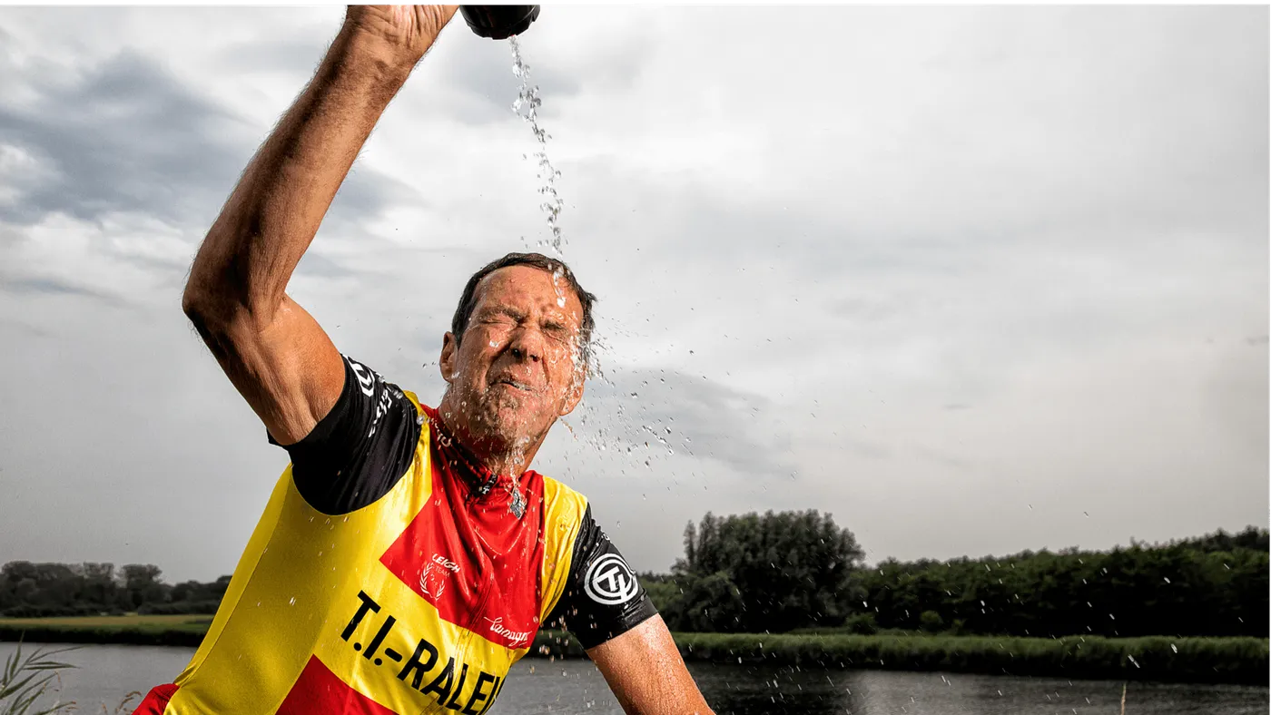 Oud-wielrenner Johan van der Velde: 'Als je bang bent, kun je niet overleven'