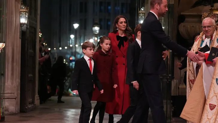 Prinses Kate en prins William met prins George, prinses Charlotte en prins Louis bij de Together at Christmas Carol Service, 2024.