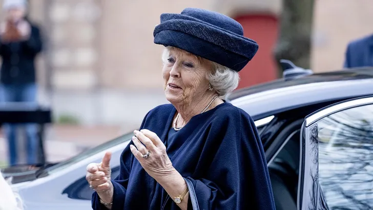 Prinses Beatrix koestert Aruba (in Den Haag) 