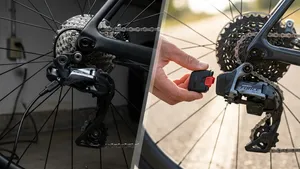 Split-screen vergelijking: Links een Shimano Di2 derailleur die via een kabel wordt opgeladen, rechts een hand die een losse SRAM eTap AXS accu uit de derailleur haalt.