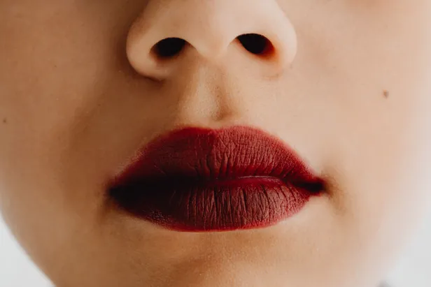 Komende zomer gaan we weer volop matte lippen zien, maar dan een tikkeltje anders. 
