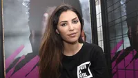 Yolanthe verrast volgers met foto van sexy zussen in bad