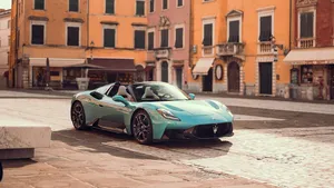 Maserati toont in Brussel een auto die je oren doet bloeden van genot, maar de stilte ernaast is oorverdovend