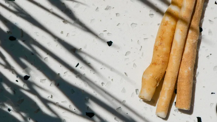 Poetsen met een takje: de traditionele 'miswak' als natuurlijke badkamergadget