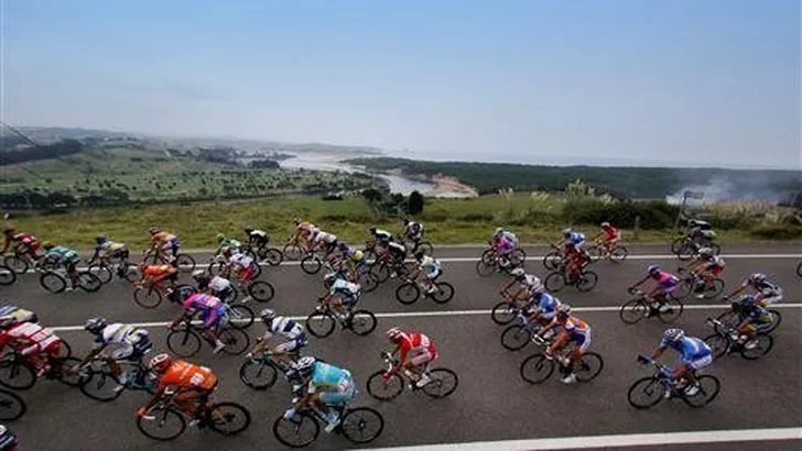 Krasnov wint, Sinkeldam vierde in Hainan