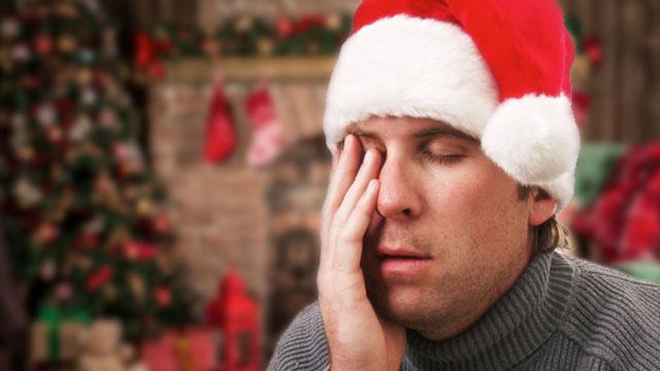 Christmas get. Рождество в Мэне. Sad Christmas. Одинокий мужчина на Рождество. Christmas man некрасивый.