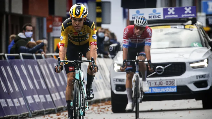 Roger De Vlaeminck: 'Van Aert 30 procent beter dan Van der Poel'