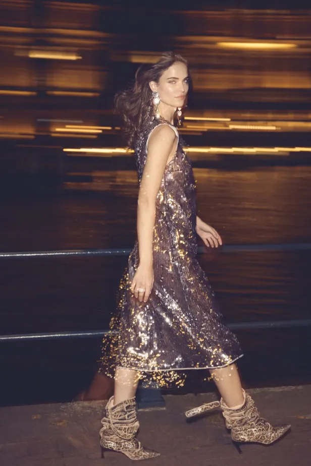 Jurk: Natan | Laarzen: AGL | Oorbellen: H&M | Ring: & Other Stories