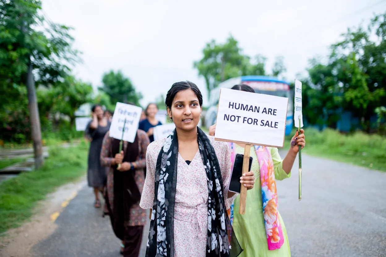 Rahimat, 18, voert campagne tegen mensenhandel. Fotografie: Pramin Manandhar