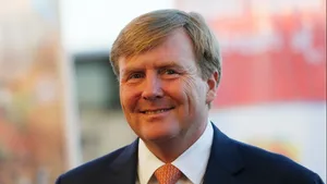 Koning Willem-Alexander bouwt feestje met Jostiband 