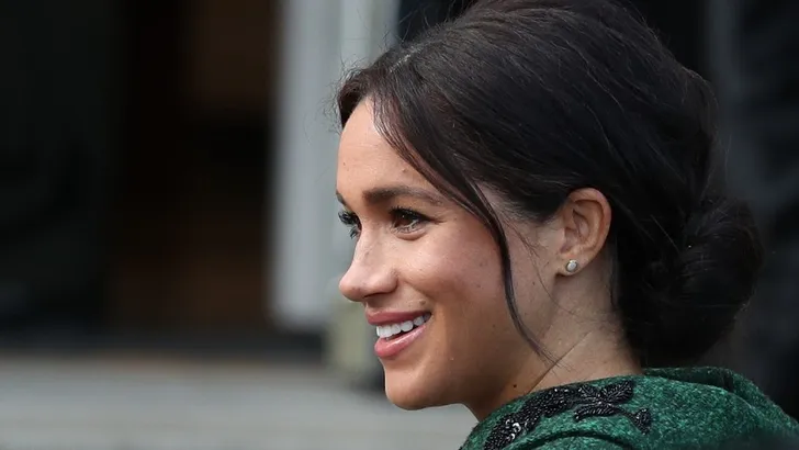 Hertogin Meghan eiste sproetjes op cover Britse Vogue