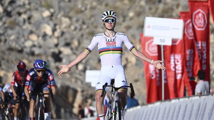 pogacar wint met gemak op jebel jais