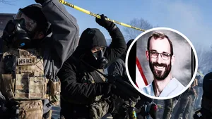 ICE-agenten en Alex Pretti (inzet)