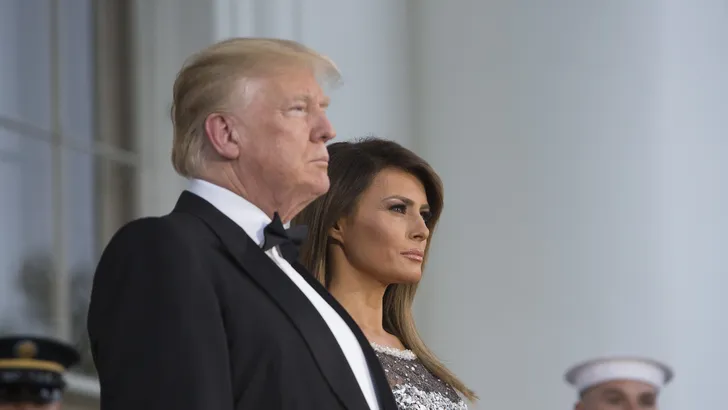 Melania houdt niet zo van handjes vasthouden met Donald