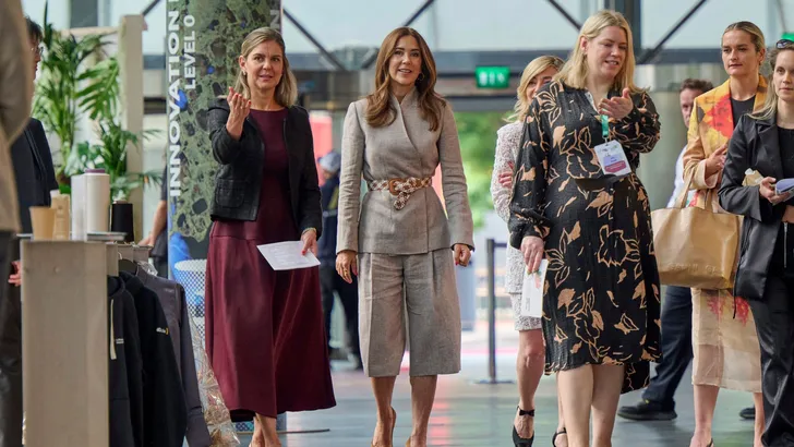 Koningin Mary neemt deel aan de Global Fashion Summit, hét toonaangevende internationale evenement op het gebied van duurzaamheid in de mode-industrie