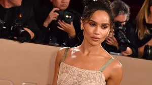De lace slip dress is hét it-item van 2026 Zoë Kravitz Golden Globes
