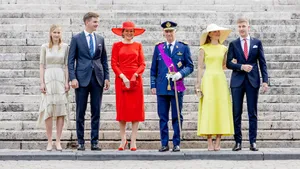 Foto van de Belgische koninklijke familie bij de viering van koning Filip's tienjarig jubileum als koning, 2023.