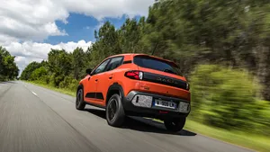 Goedkoopste elektrische auto blijkt nachtmerrie bij de keuring: ‘Sparen kan je duur komen te staan’