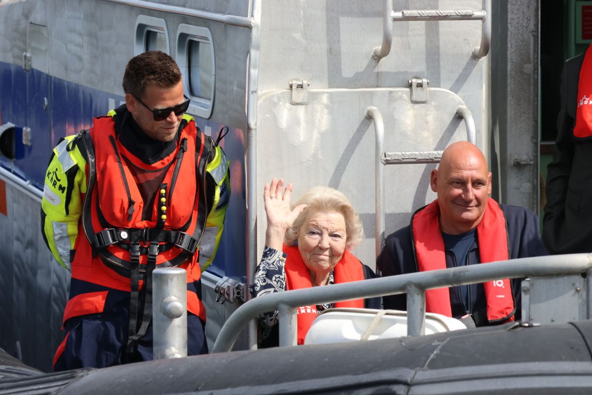 Prinses Beatrix vaart mee met reddingsactie bij KNRM Stellendam: ‘Meer respect dan ooit’